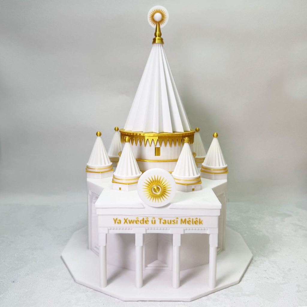 Quba Heft Mêrê Dîwanê û Tawisî Melek - Modell mit Gold Details (Höhe: 13cm)